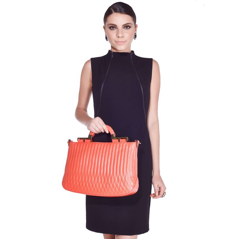 77078-BOLSA-COURO-GOIABA-MODELO