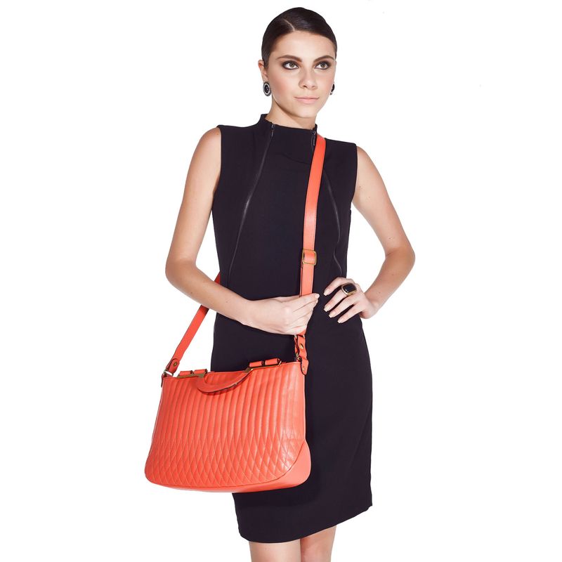 77078-BOLSA-COURO-GOIABA-MODELO2