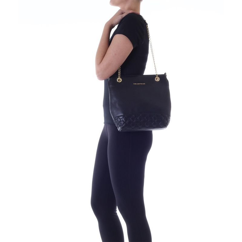 78055---Bolsa-Couro-Matelasse-Preto---Foto-Modelo-03