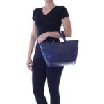 78067---Bolsa-Couro-Suede-Marinho---Foto-Modelo-02