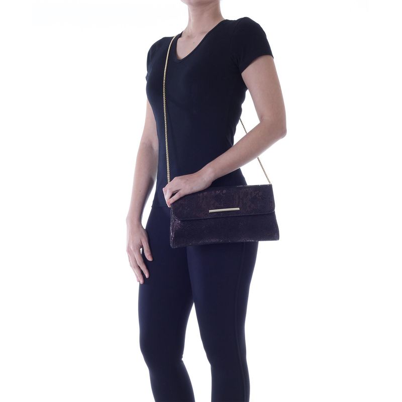 78001---Bolsa-Cobra-Metal-Bronze---Foto-Modelo-02