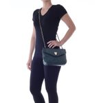 78029---Bolsa-Couro-Croco-Soft-Selva---Foto-Modelo
