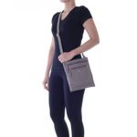 78065---Bolsa-Couro-Soft-Nozes---Foto-Modelo