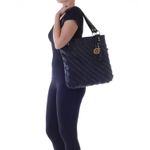 78108---Bolsa-Couro-Suede-Soft-Preto---Foto-Modelo