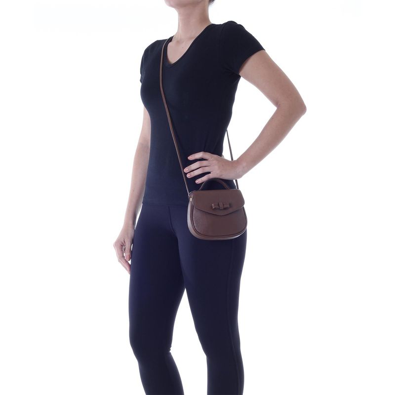78111---Bolsa-Coruo-Soft-Conhaque---Foto-Modelo