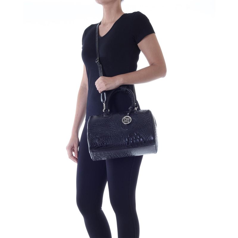78113---Bolsa-Couro-Croco-Soft-Preto---Foto-Modelo