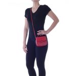 78119---Bolsa-Couro-Soft-Suede-Rubi---Foto-Modelo