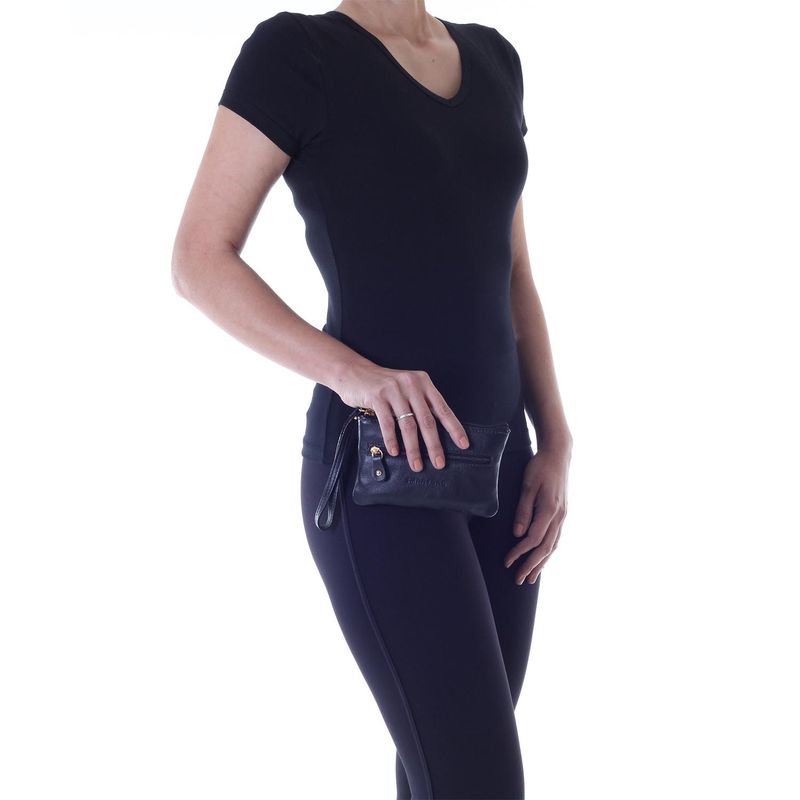 78005---Bolsa-Couro-Soft-Preto---Foto-Modelo