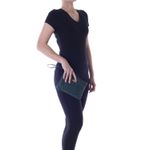 78016---Bolsa-Couro-Croco-Soft-Selva---Foto-Modelo