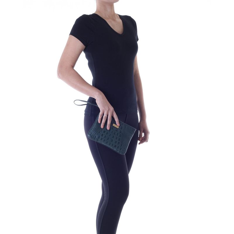 78016---Bolsa-Couro-Croco-Soft-Selva---Foto-Modelo