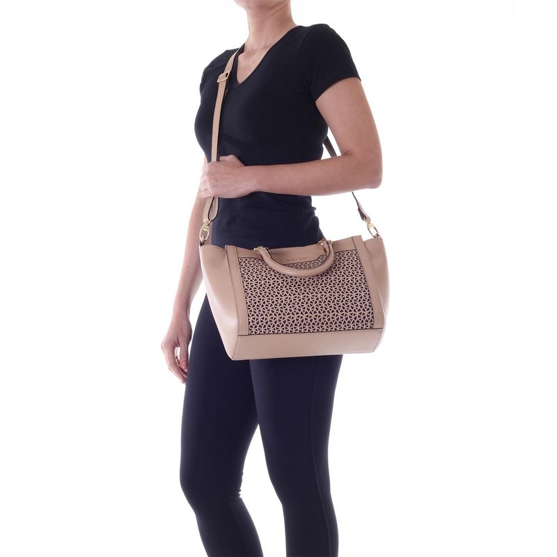 78076---Bolsa-Couro-Laser-Teia-Amendoa---Foto-Modelo
