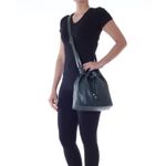 78112---Bolsa-Couro-Soft-Selva---Foto-Modelo