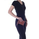 78005---Bolsa-Couro-Croco-Caramelo---Foto-Modelo