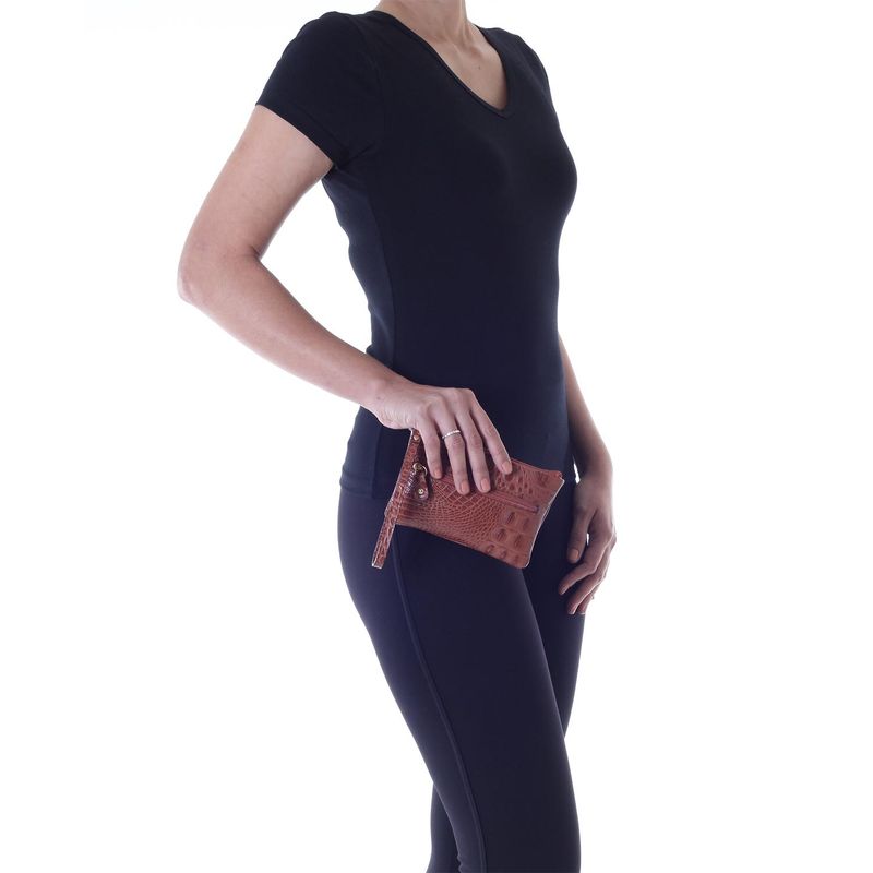 78005---Bolsa-Couro-Croco-Caramelo---Foto-Modelo
