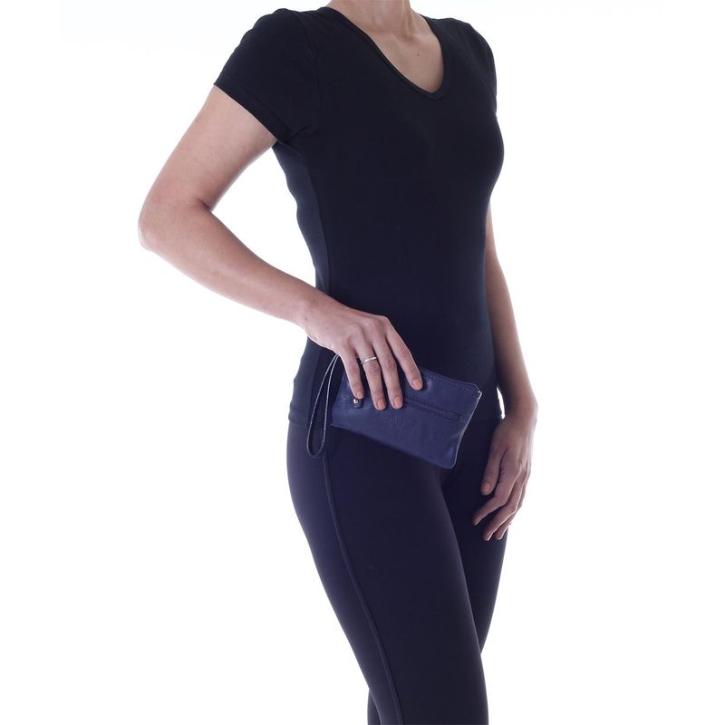 78005---Bolsa-Couro-Soft-Marinho----Foto-Modelo