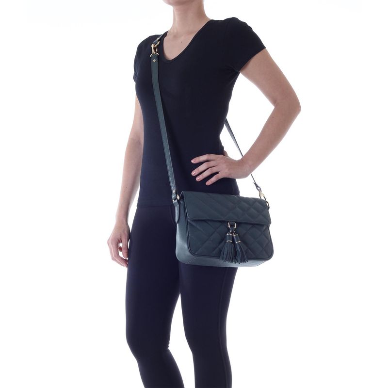 78031---Bolsa-Couro-Soft-Selva---Foto-Modelo