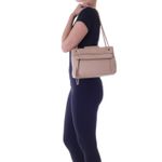 78054---Bolsa-Couro-Amendoa---Foto-Modelo