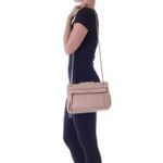 78054---Bolsa-Couro--Amendoa---Foto-Modelo-02