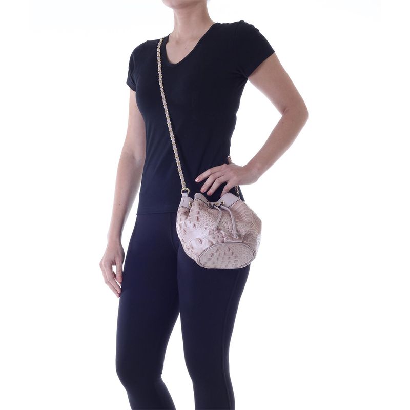 78025---Bolsa-Couro-Croco-Soft-Pele---Foto-Modelo