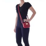 78040---Bolsa-Couro-Laser-Tribal-Rubi---Foto-Modelo
